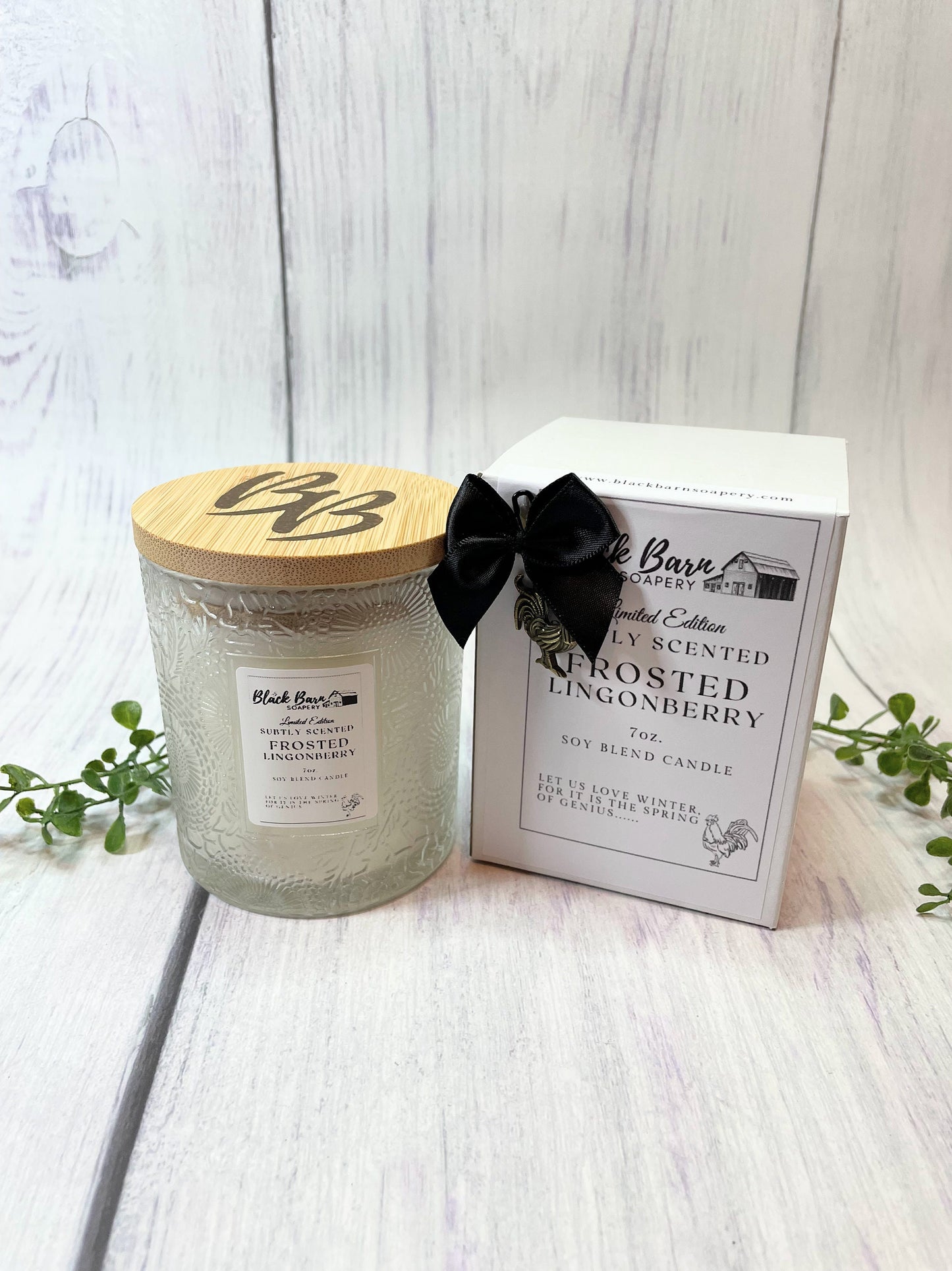 Frosted Lingonberry Limited Edition - Subtly Scented 7oz Jar Candle w/ Bambo lid