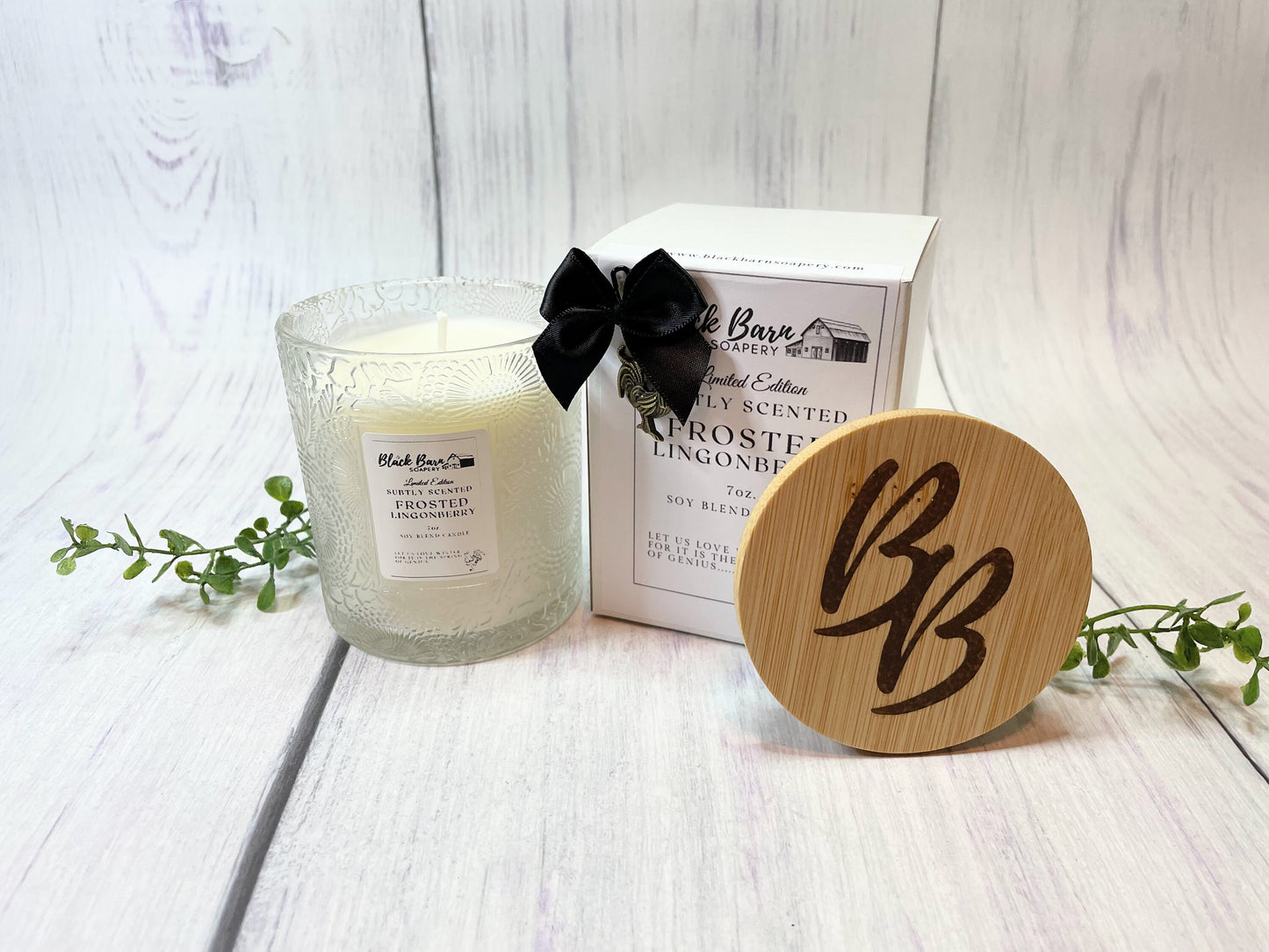 Frosted Lingonberry Limited Edition - Subtly Scented 7oz Jar Candle w/ Bambo lid