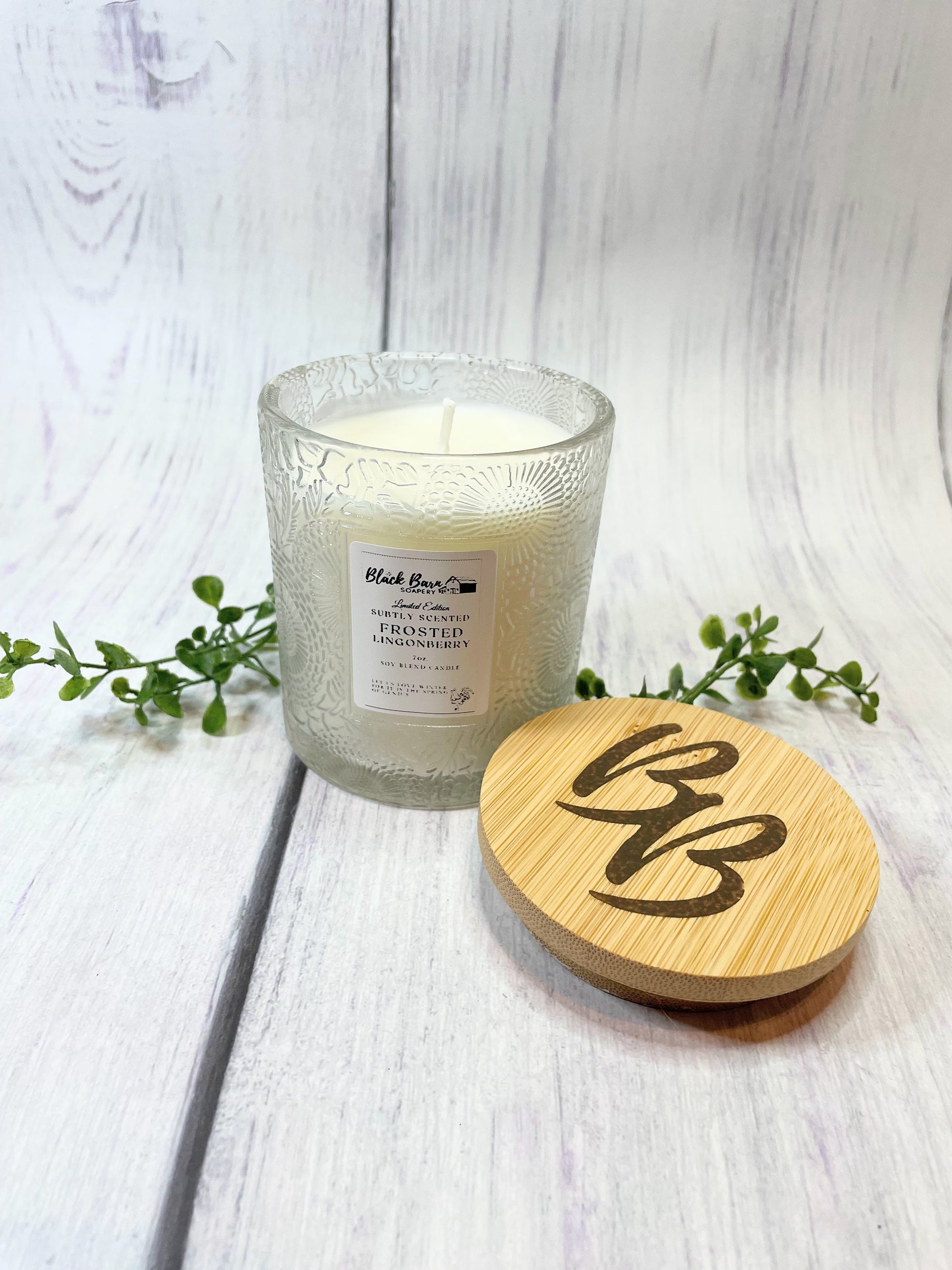 Frosted Lingonberry Limited Edition - Subtly Scented 7oz Jar Candle w/ Bambo lid