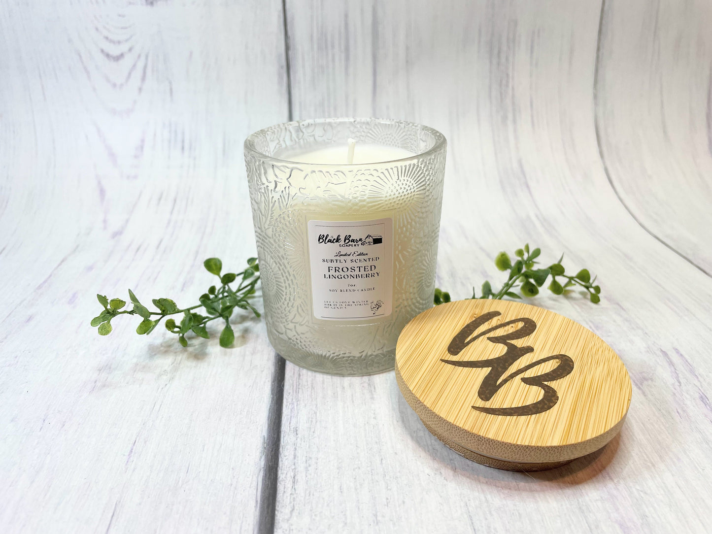 Frosted Lingonberry Limited Edition - Subtly Scented 7oz Jar Candle w/ Bambo lid