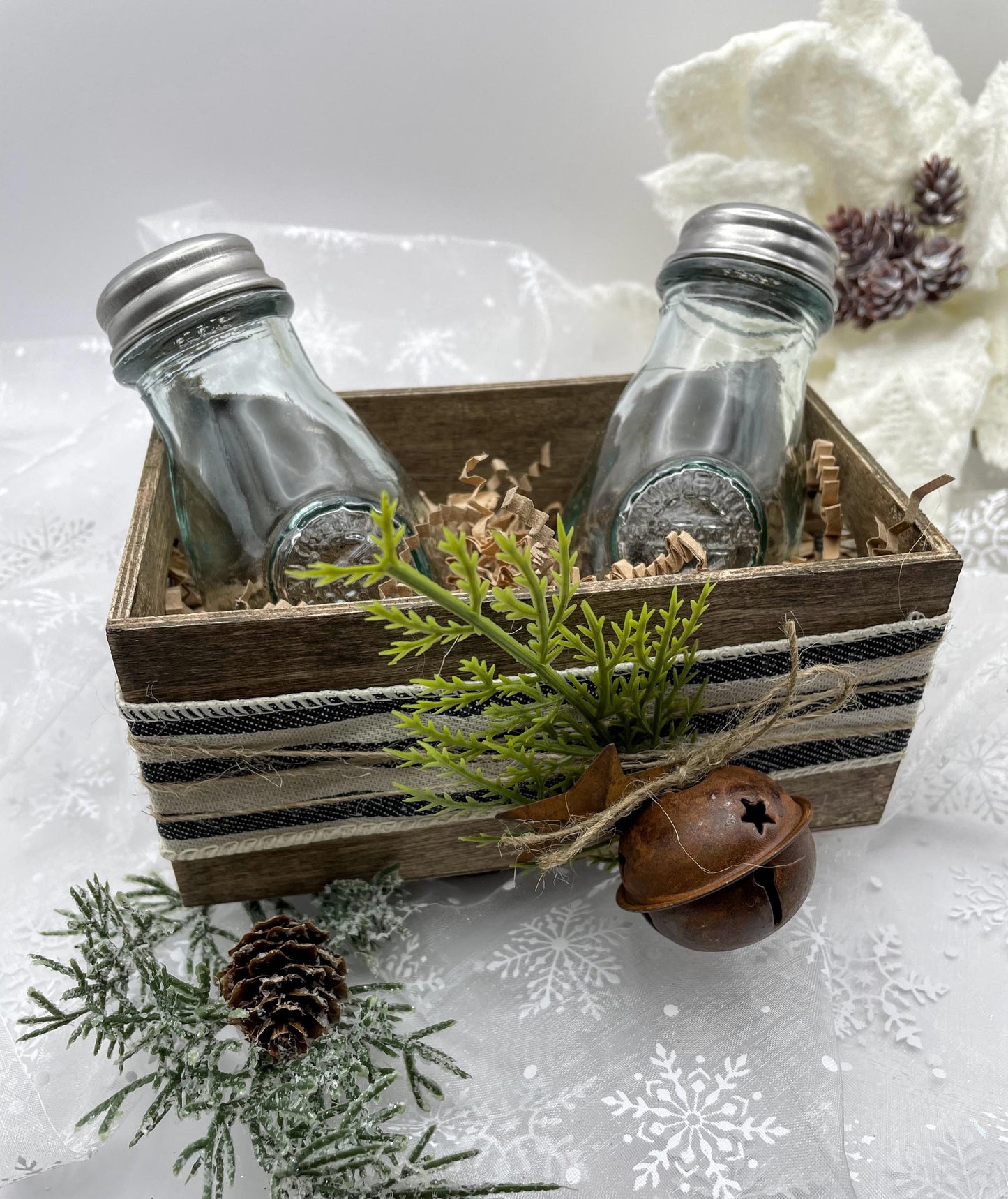 Hand Blown & Pressed Holiday Crate - 4 Oz. Salt / Pepper Shaker Set
